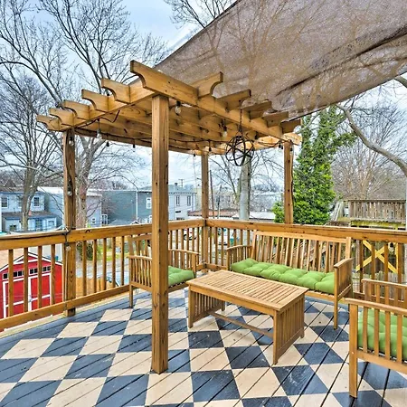 Chic Richmond Apartment With Private Deck And Patio!